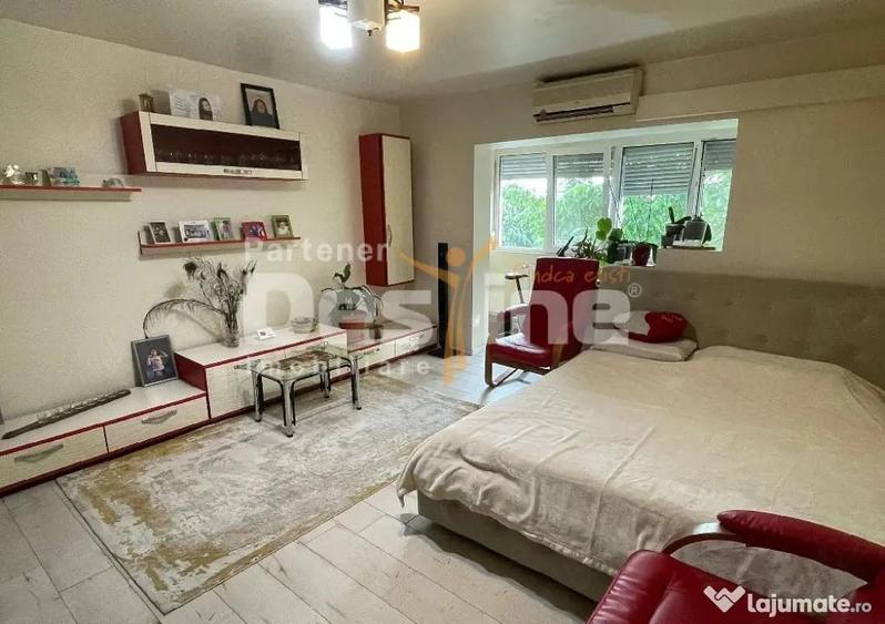 Apartament cu 3 camere decomandat în Dâmbovița