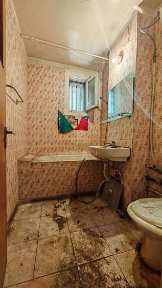 Apartament cu 4 camere semidecomandat în Gorjului