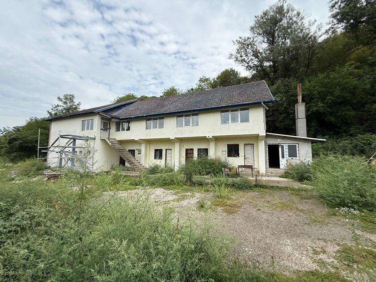 Casă cu 4 camere în Exterior Vest