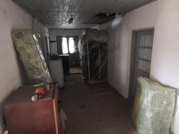 Casă cu 4 camere cu Teren 1700 Mp în Băbăița