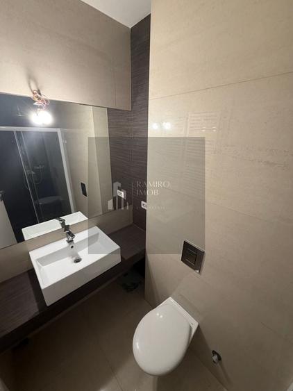 Apartament cu 3 camere semidecomandat, mobilat în Apărătorii Patriei
