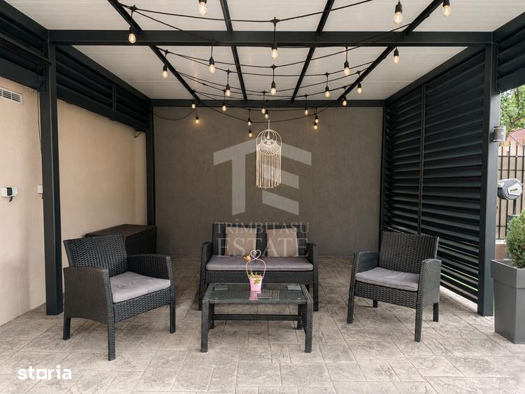 Casă cu 10 camere cu Teren 600 Mp în Lumina