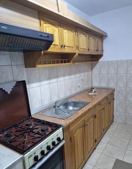 Apartament cu 3 camere decomandat în Cetate
