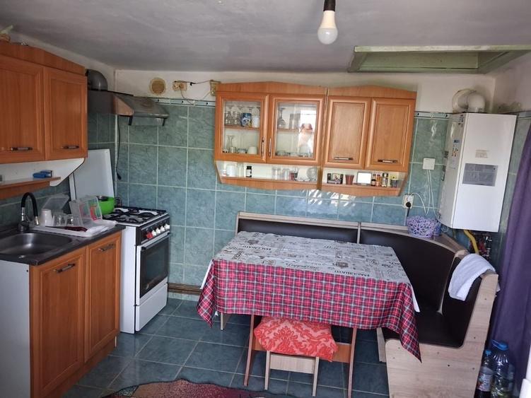 Casă cu 3 camere în Coșoveni