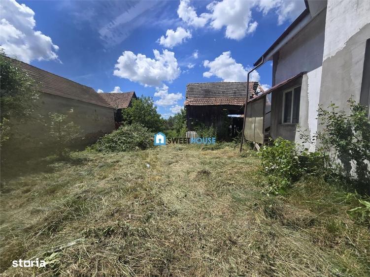 Casă cu 4 camere cu Teren 1250 Mp în Mândra