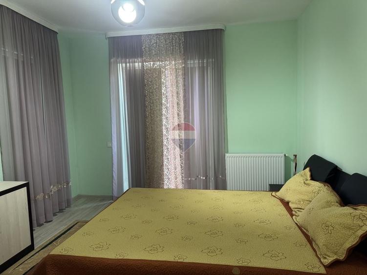 Apartament cu 3 camere semidecomandat în Florești