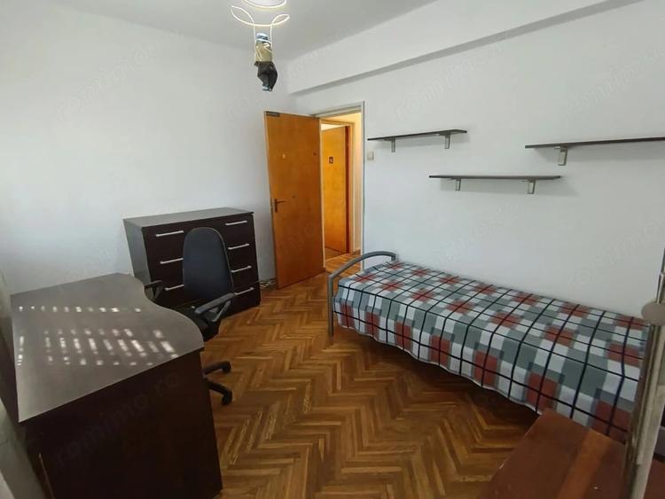 Apartament cu 3 camere decomandat în Săsar