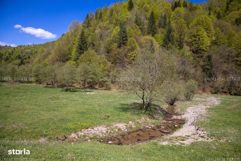 Teren de 1893 mp, în Central