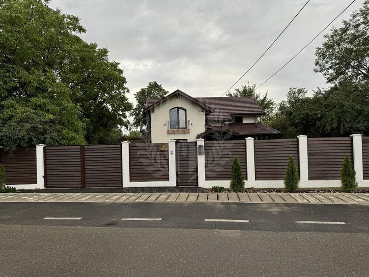 Casă individuală cu 4 camere cu Teren 880 Mp în Central