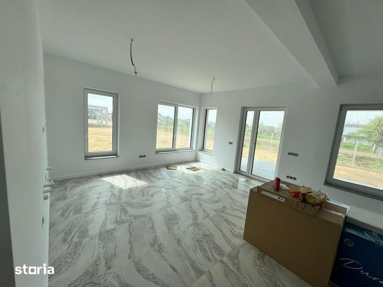Casă cu 4 camere cu Teren 420 Mp în Recea