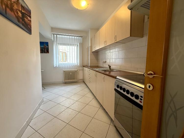 Apartament cu 3 camere decomandat în Decebal