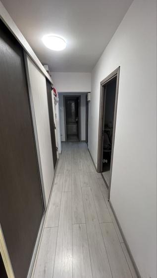 Apartament cu 4 camere semidecomandat în Apusului