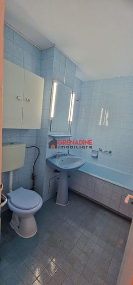 Apartament cu 4 camere decomandat în Astra