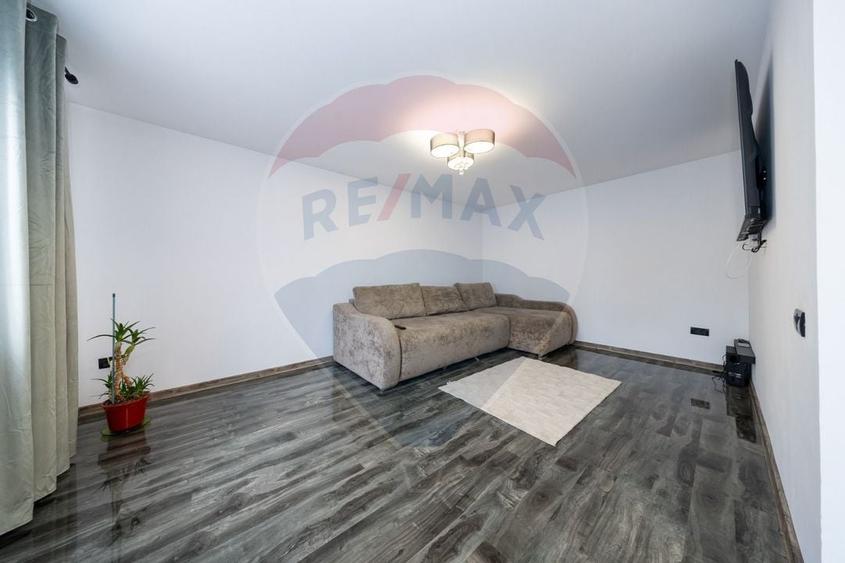 Casă individuală cu 3 camere cu Teren 400 Mp în Sânpetru