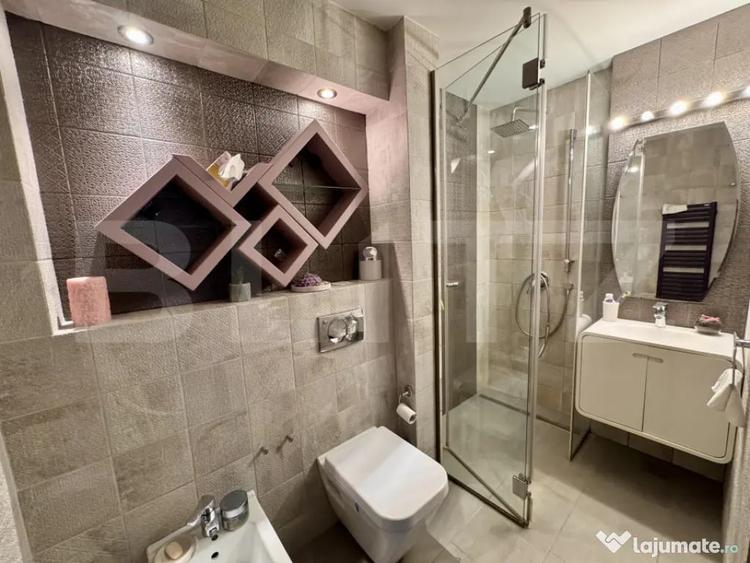 Apartament cu 4 camere decomandat în Sărari