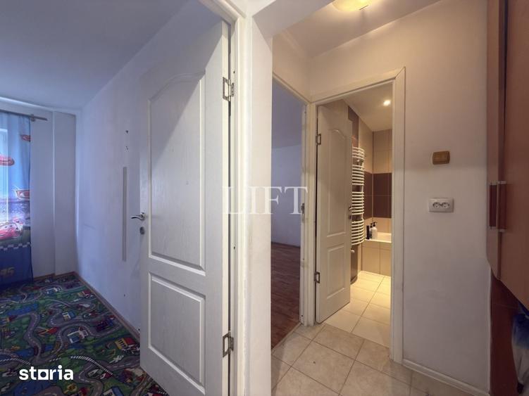 Apartament cu 3 camere decomandat în Astra