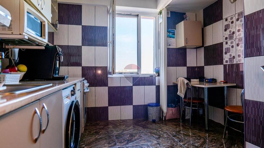 Apartament cu 3 camere semidecomandat, mobilat în Ștefan cel Mare