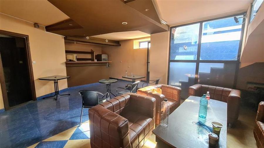 Spațiu comercial, de 200 mp, în Complex Studențesc