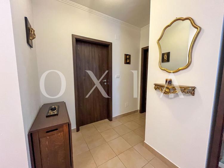 Apartament cu 3 camere semidecomandat, mobilat în Torontalului