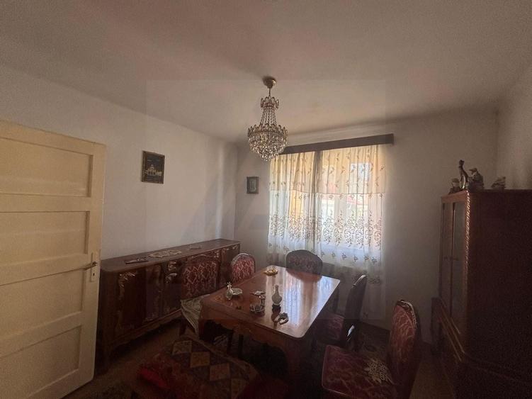Casă individuală cu 3 camere cu Canalizare în Central