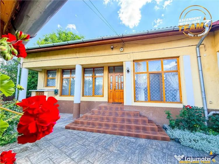 Casă cu 7 camere cu Teren 547 Mp în Central