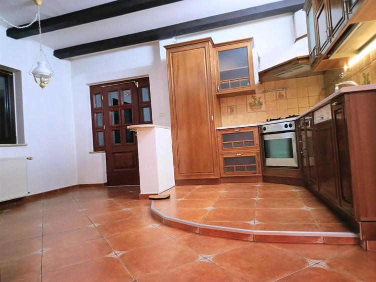 Casă cu 4 camere în Aradul Nou