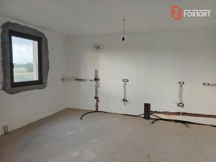 Casă individuală cu 5 camere cu Teren 747 Mp în Sânandrei