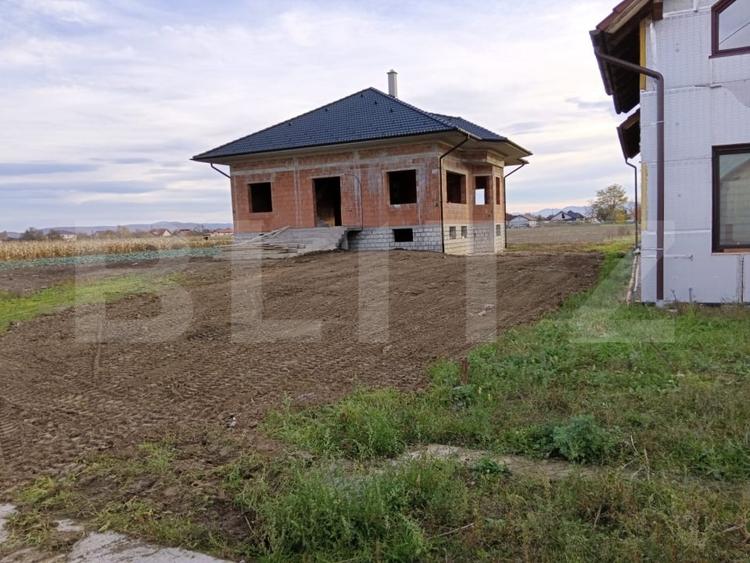 Casă individuală cu 6 camere cu Teren 2703 Mp în Halmeu