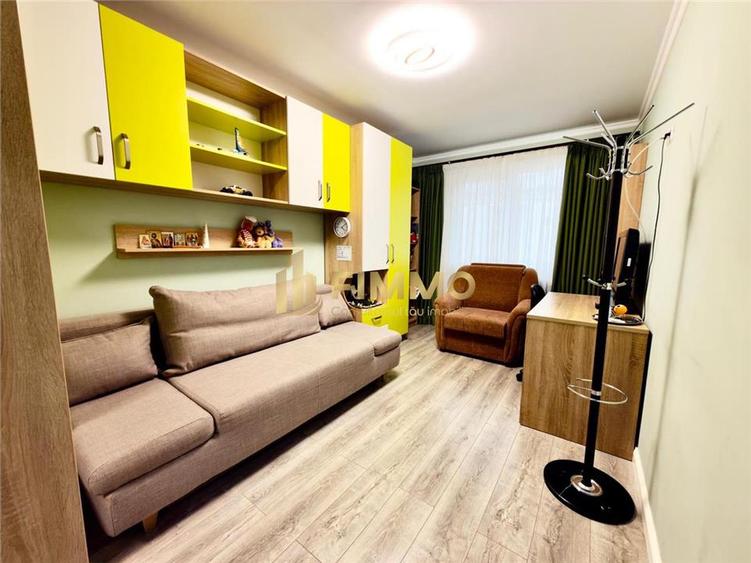 Apartament cu 4 camere semidecomandat în Central