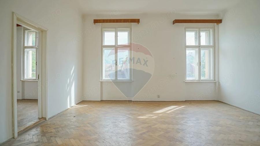 Casă cu 4 camere cu Teren 1048 Mp în Brașovul Vechi