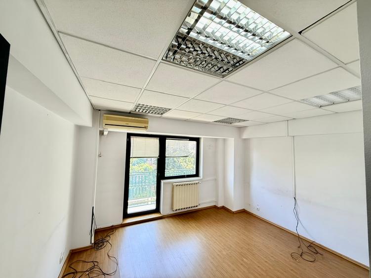 Apartament cu 4 camere decomandat în P-ța Unirii