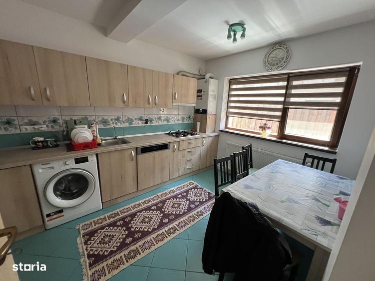 Casă cu 4 camere decomandat în Central