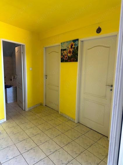 Apartament cu 4 camere decomandat în Central