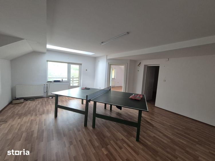 Casă cu 6 camere cu Teren 662 Mp în Central