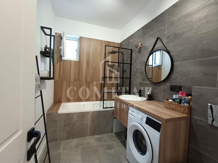 Apartament cu 3 camere semidecomandat, mobilat în Florești