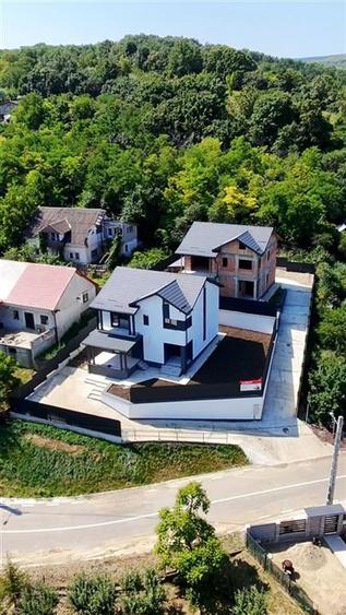 Casa de vanzare cu priveliste frumoasa - 20