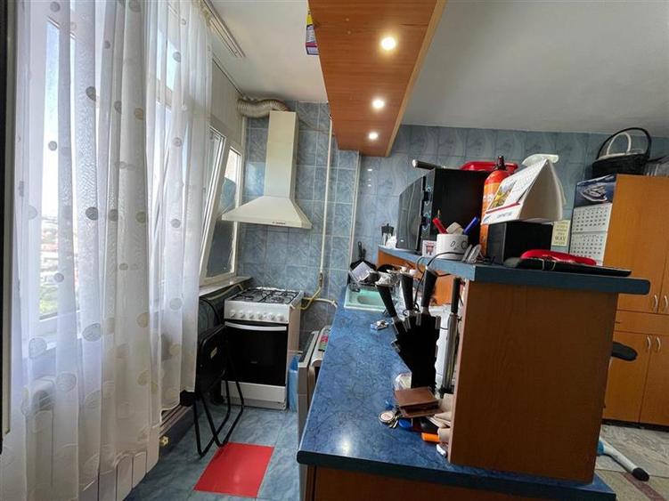 Apartament cu 3 camere decomandat, mobilat în Central