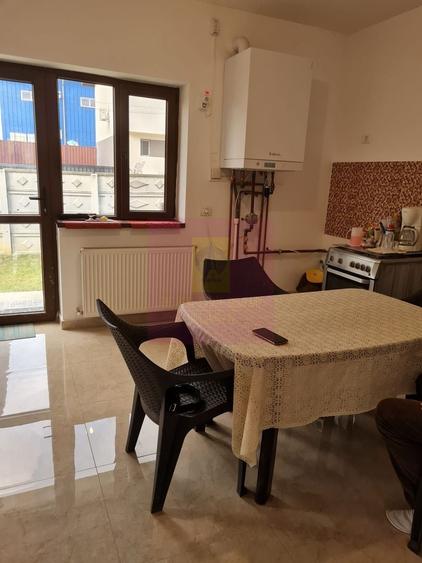 Casă individuală cu 5 camere decomandat cu Canalizare în Central