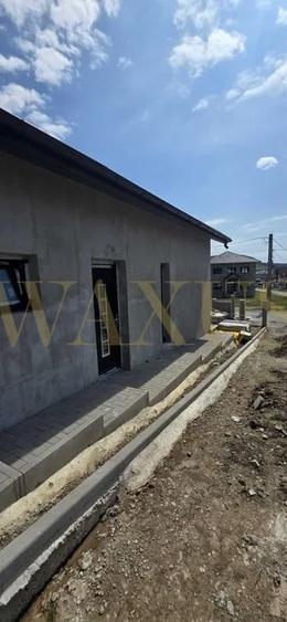 Casă individuală cu 4 camere cu Canalizare în Unirea