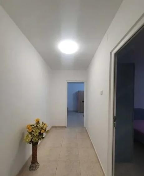 Apartament cu 2 camere decomandat în Drumul Taberei