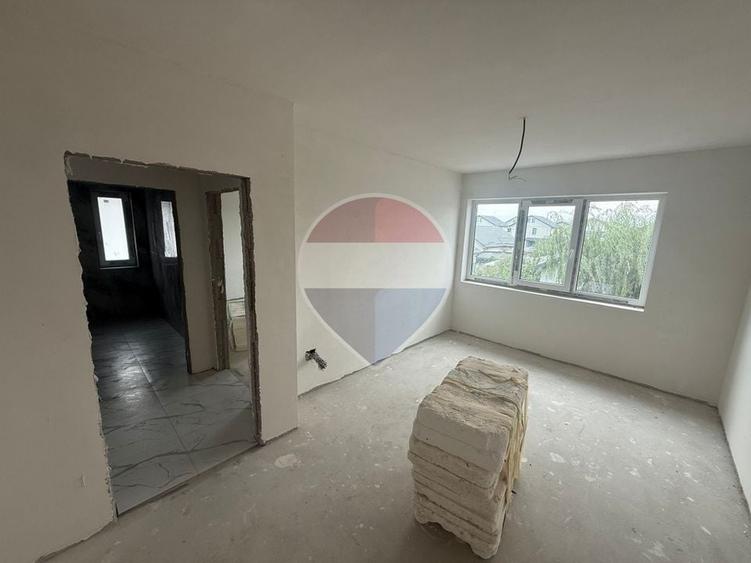 Casă individuală cu 4 camere cu Teren 377 Mp în Central