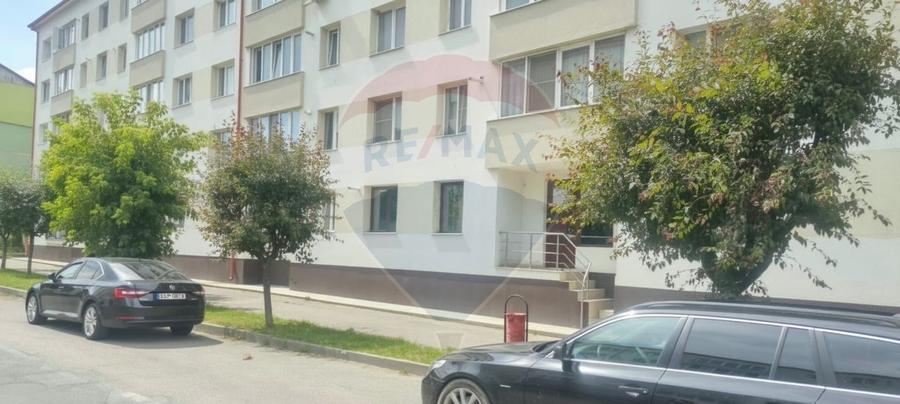 Birou, de 62 mp, în Central