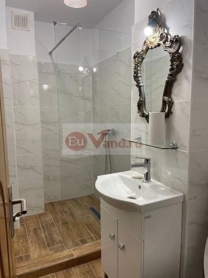 Garsonieră decomandată în Central
