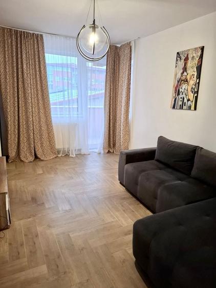 Apartament cu 3 camere decomandat, mobilat în Soarelui