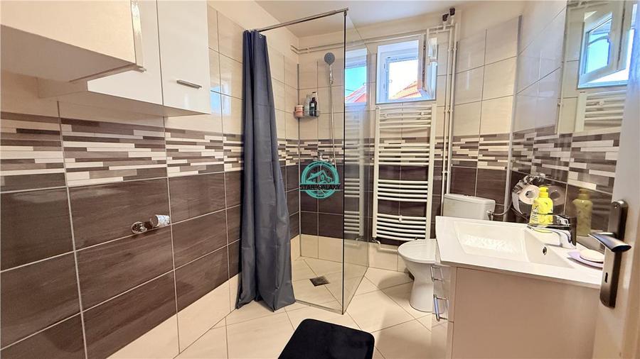 Apartament cu 4 camere decomandat, mobilat în Central