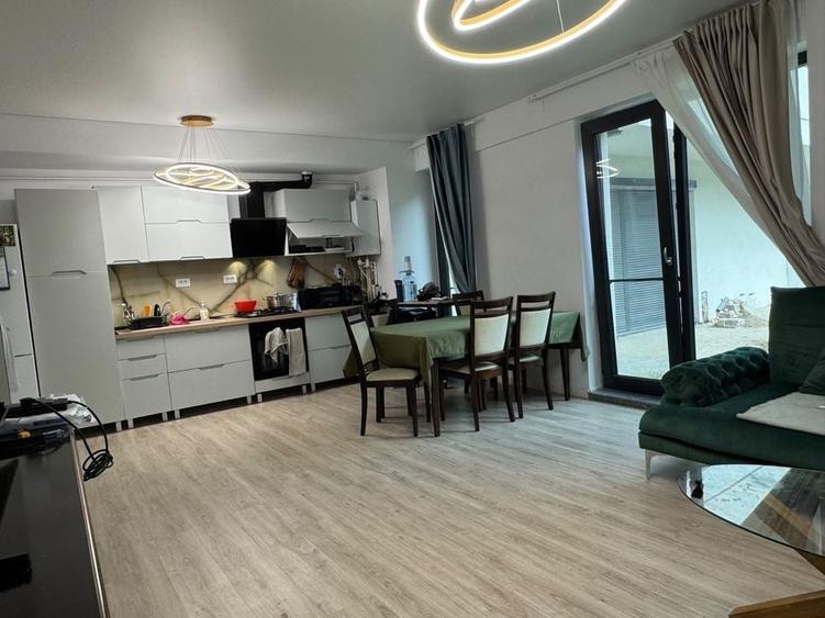 Apartament cu 3 camere decomandat în Sârbi