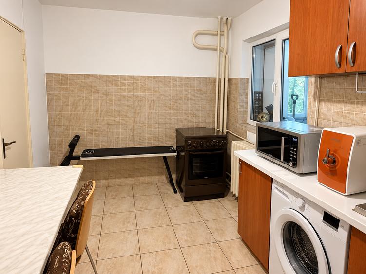 Apartament cu 2 camere semidecomandat în Victoriei