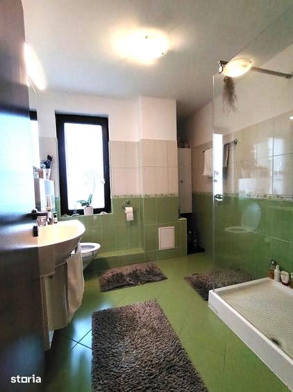 Casă cu 7 camere cu Teren 900 Mp în Corbeanca