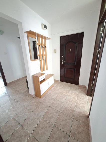 Apartament cu 4 camere decomandat în Astra