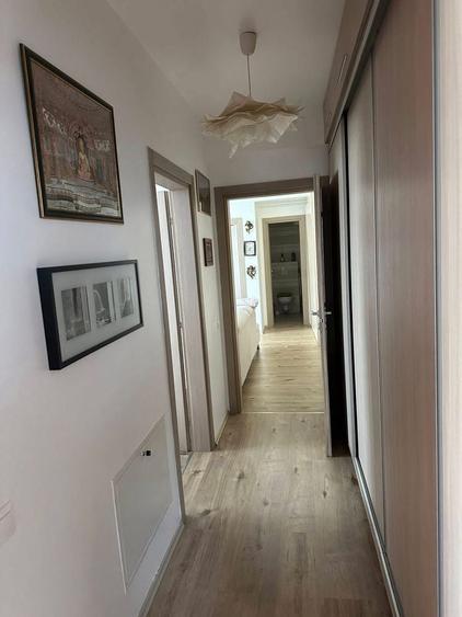 Apartament cu 3 camere decomandat în Est